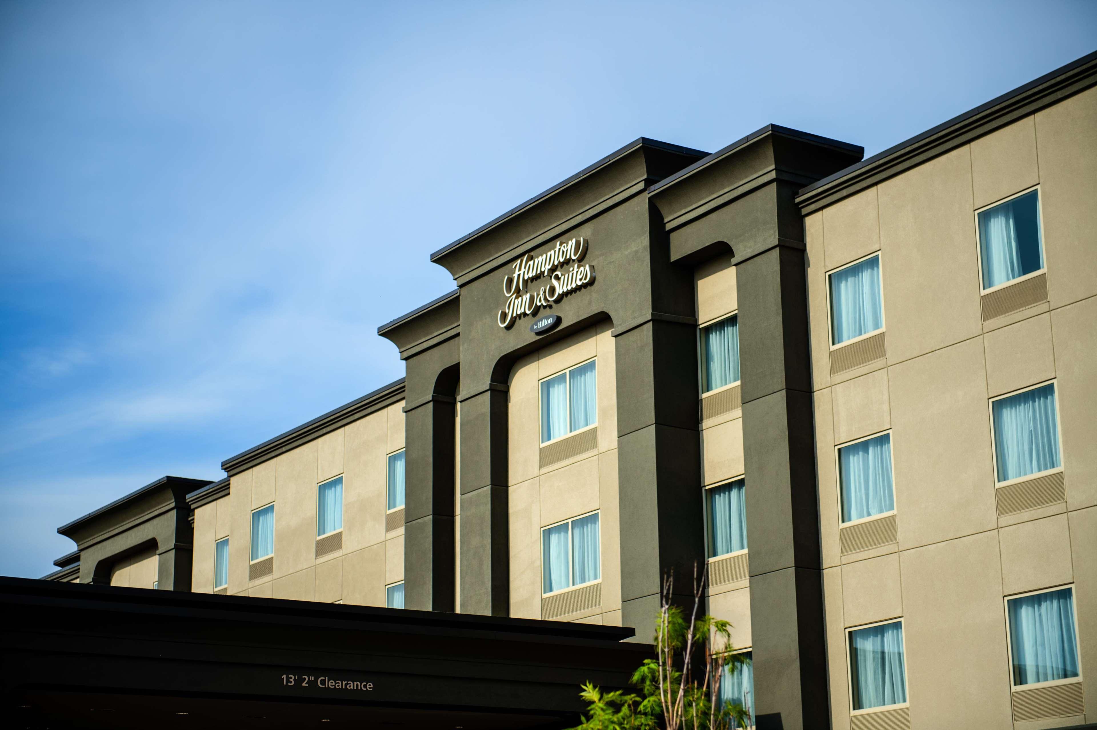 Hampton Inn & Suites East Gate Regina Exterior foto